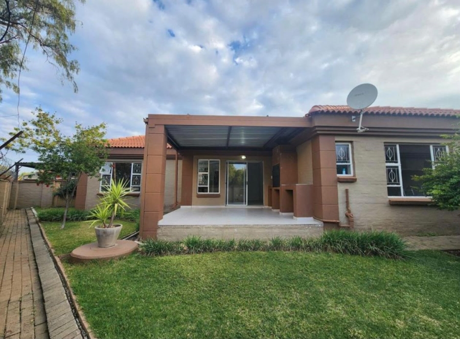 To Let 3 Bedroom Property for Rent in Groenvlei Sh Free State